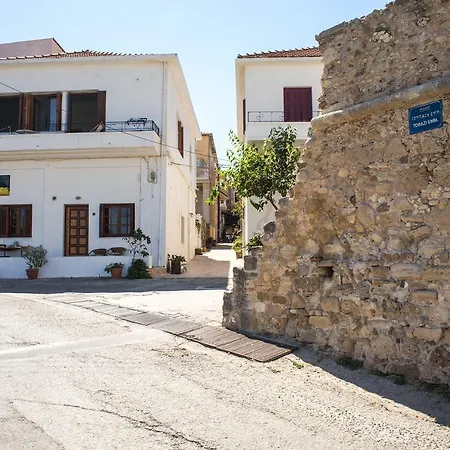 Stone House With Sea View Next To Hébergement de vacances Kíssamos